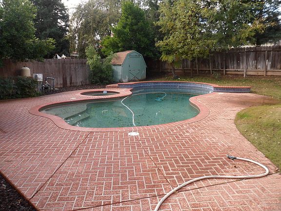 2nd image of 9521 N Sharon Ave #1