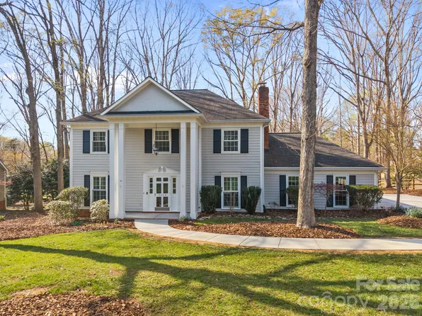 9424 Whitethorn Dr, Charlotte, NC 28277