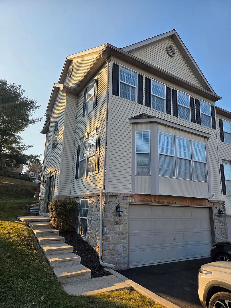 2670 Sultan Supreme Way photo 1