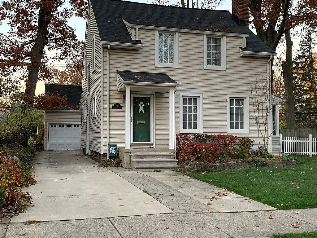 927 E 5th St photo 1