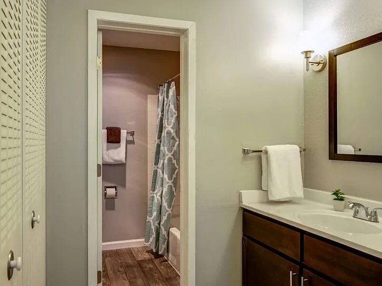 Glen at Burnsville Apartments — Photo 13
