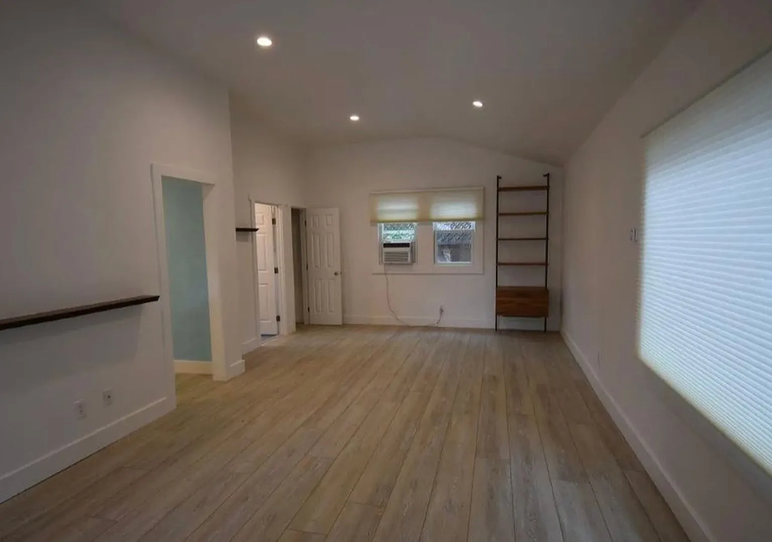 816 Spencer Avenue — Photo 2