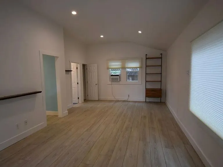 816 Spencer Ave — Photo 2