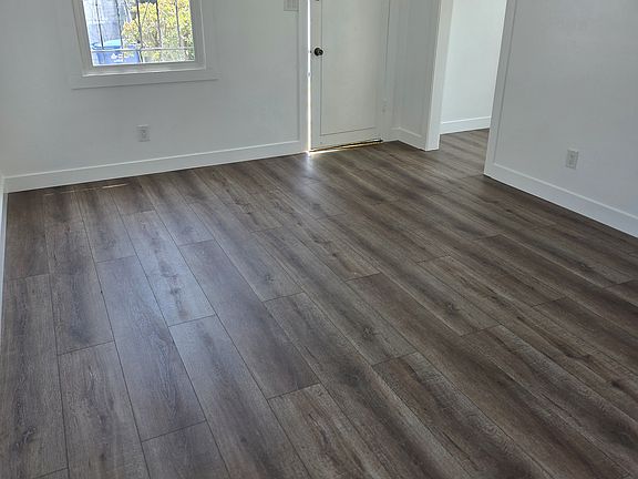 5th image of 1119 1/2 Ogden Dr W #1119-1/2