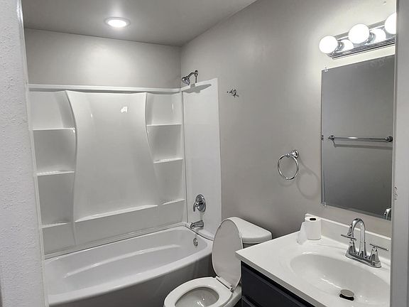 5th image of 906 Marion Ave APT 3