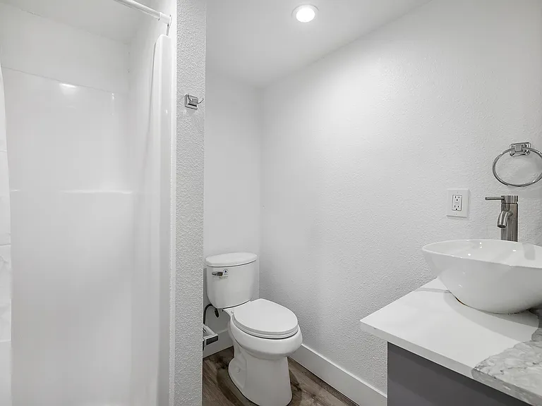 1508 W 30th St #1 — Photo 17
