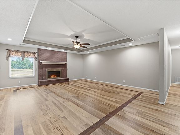 5th image of 1100 SE Manor Dr