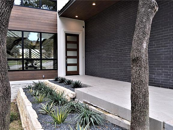 3rd image of 3409 Spanish Oak Dr