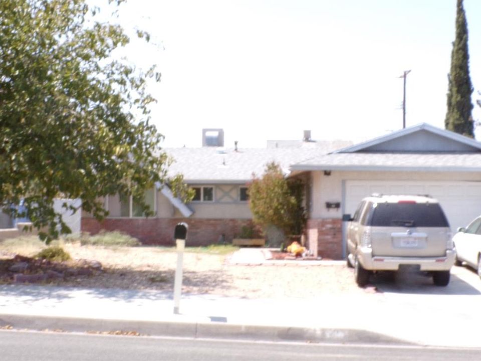 2nd image of 410 Broadway Ave