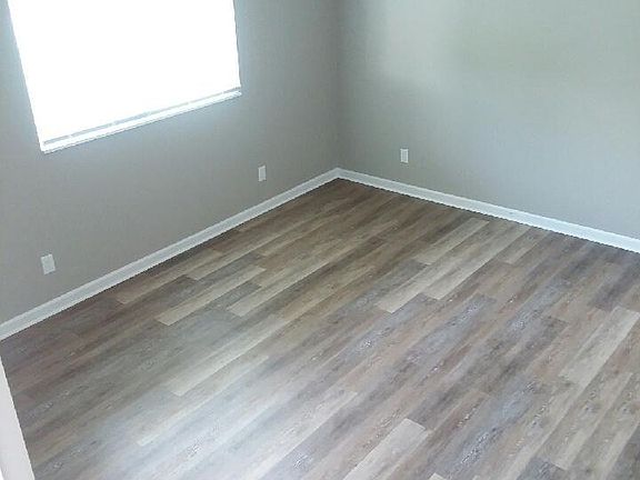 4th image of 601 E Grundy St