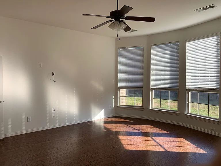 1017 Somerset Cir — Photo 13
