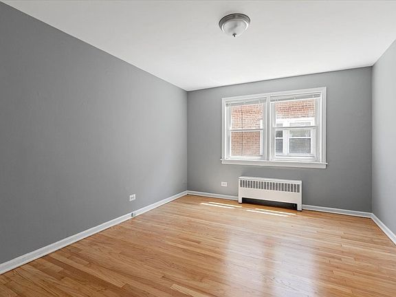 5th image of 6705-06 N California Ave #1W