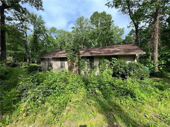162 W Lake Dr, Roswell, GA 30075