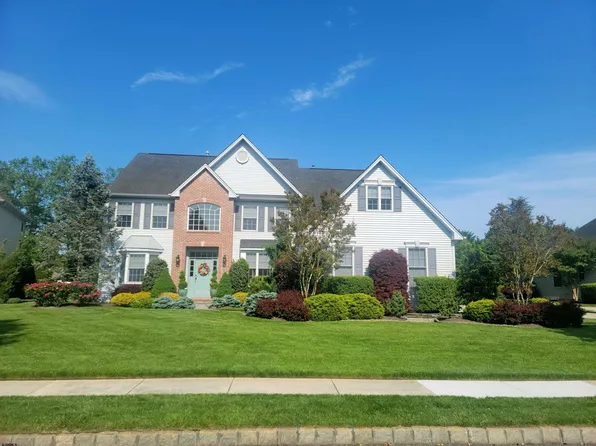 10 Glen Aire Dr, Egg Harbor Township, NJ 08234