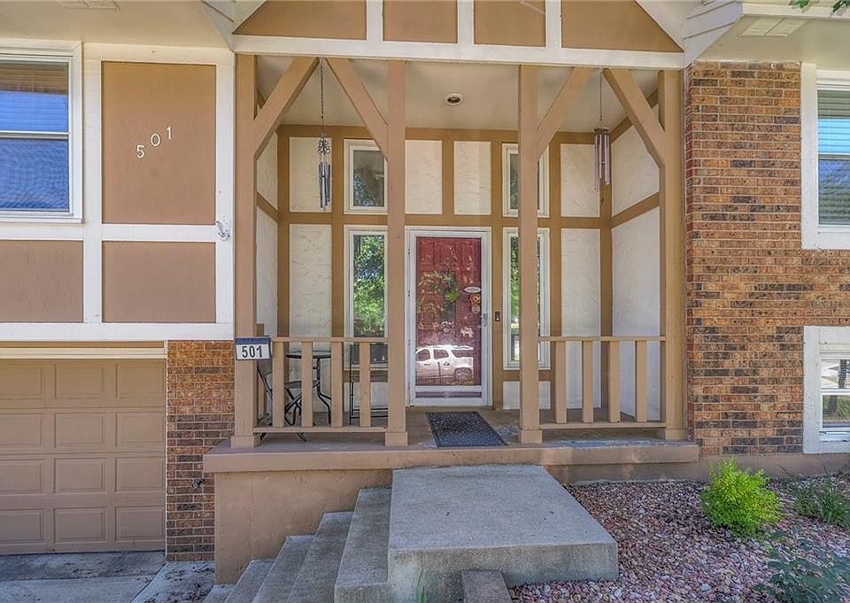 1st image of 501 NE Country Ln