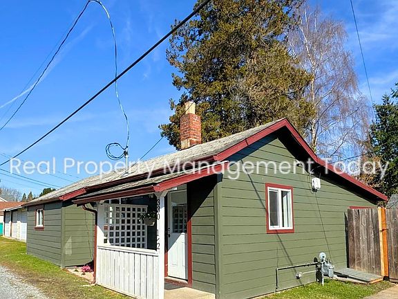 2nd image of 330 1/2 4th St SE
