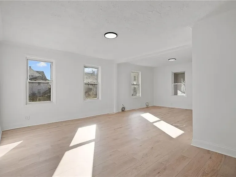 11 Bettez St — Photo 1