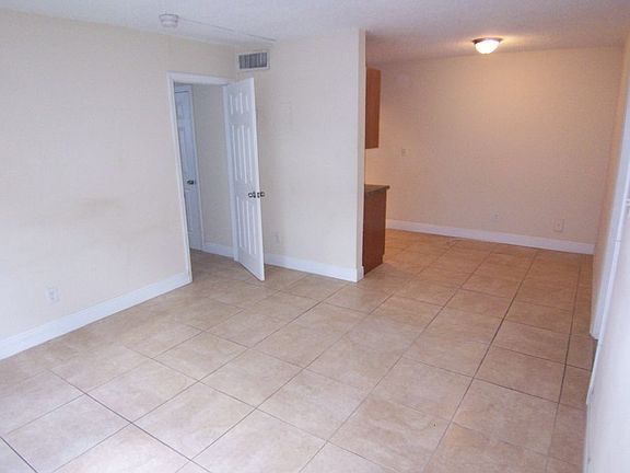 2nd image of 1640 N Dixie Hwy APT 2