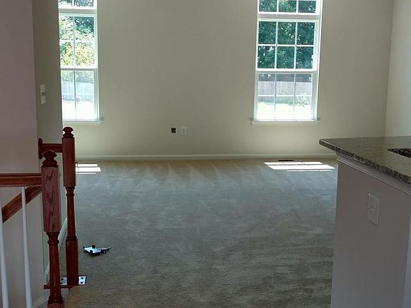 4th image of 1104 Oakwood St