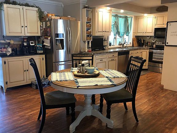 Eat In Kitchen