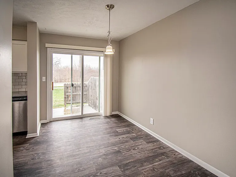504-604 Cordes Dr — Photo 15