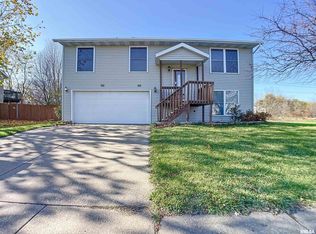 6070 Appomattox Rd, Davenport, IA 52806