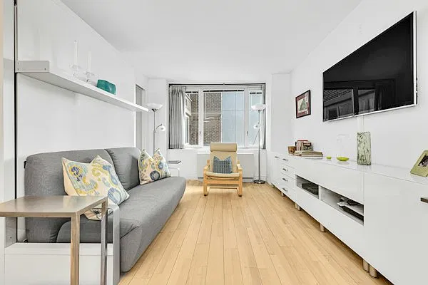 322 West 57th Street — Photo 3