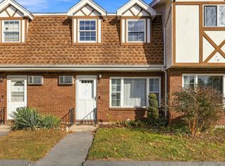 945 Riverside Dr APT 4C, Methuen, MA 01844