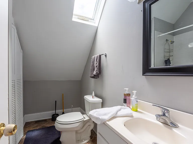 1314 W Roscoe St #1 — Photo 13