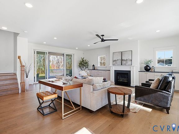 2nd image of 4985 Hundley Pl