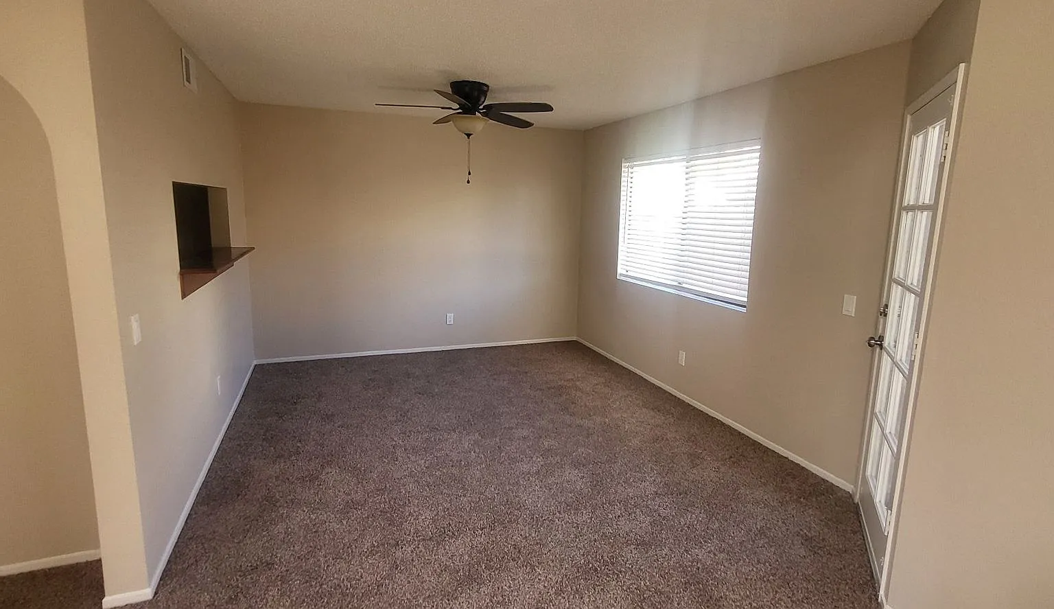 Nice 3 BR, 2.5 BA - New Paint & Carpet — Photo 4
