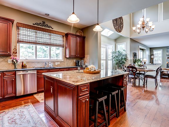 5th image of 3133 Lorenzo Ln