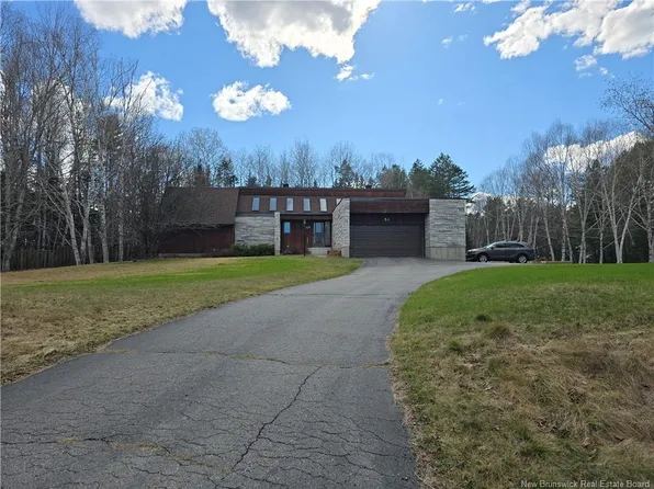 56 Jason Ave, Bathurst, NB E2A 4Y8