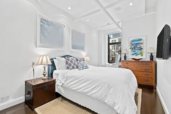 Sold by Compass | media 9