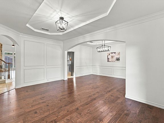 2nd image of 1329 Bateman Ln
