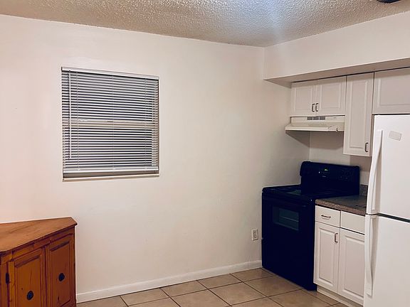 3rd image of 405 Wade Ave