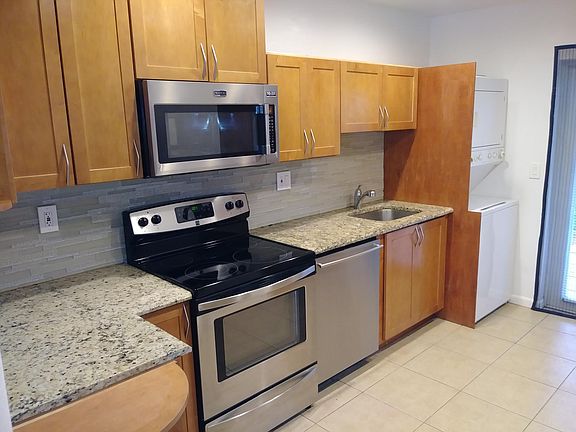 4th image of 2001 NE 56th St APT 2