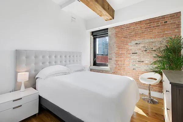 Sold by Compass | media 18