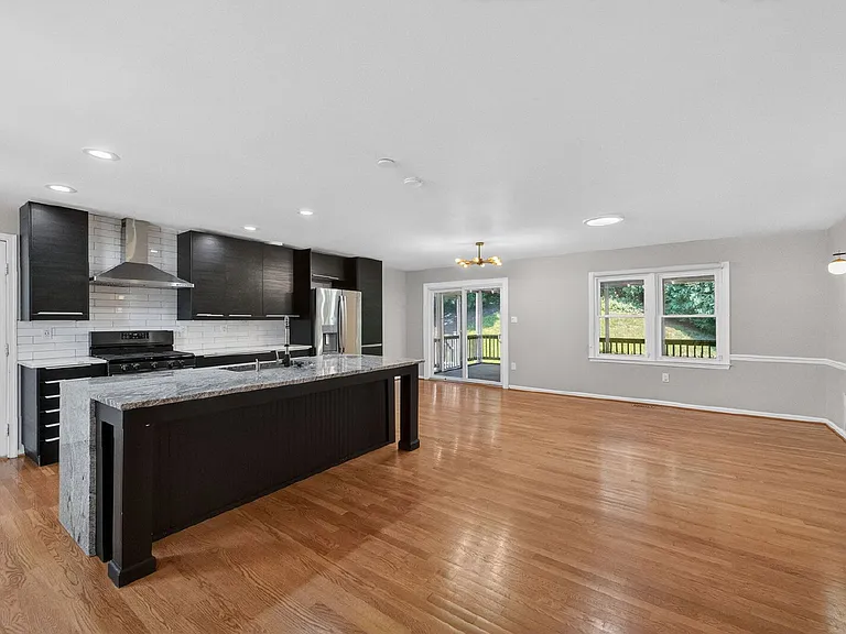925 Chancellor St SW — Photo 25