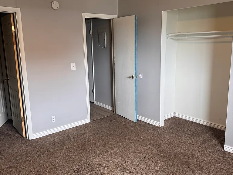 2376 S Derby St — Photo 6