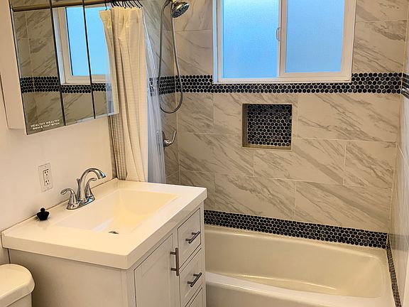 3rd image of 529 1/2 N Spaulding Ave #529-1/2