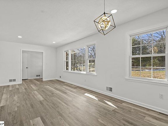 2nd image of 305 Weblin St