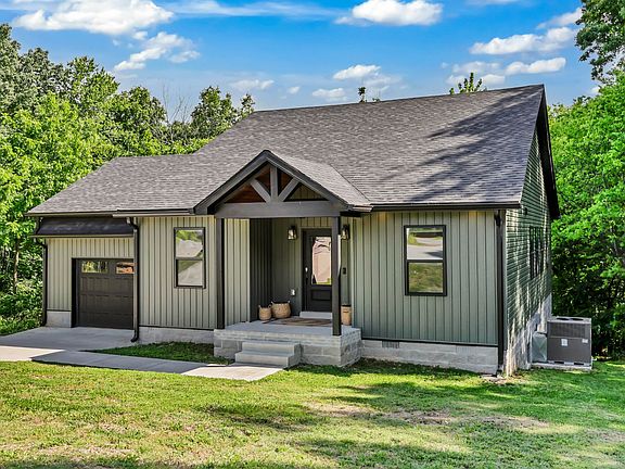 4th image of 1550 Griffin Cir