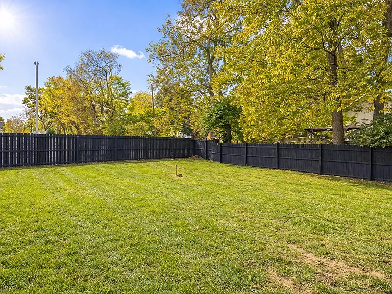 2505 Eastway Dr — Photo 25