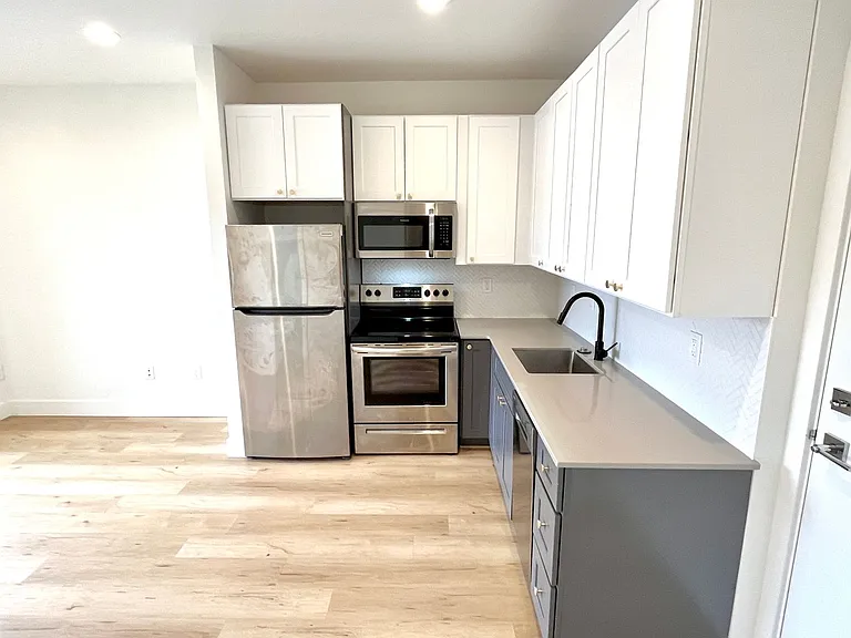 4415 SE 61st Ave — Photo 2