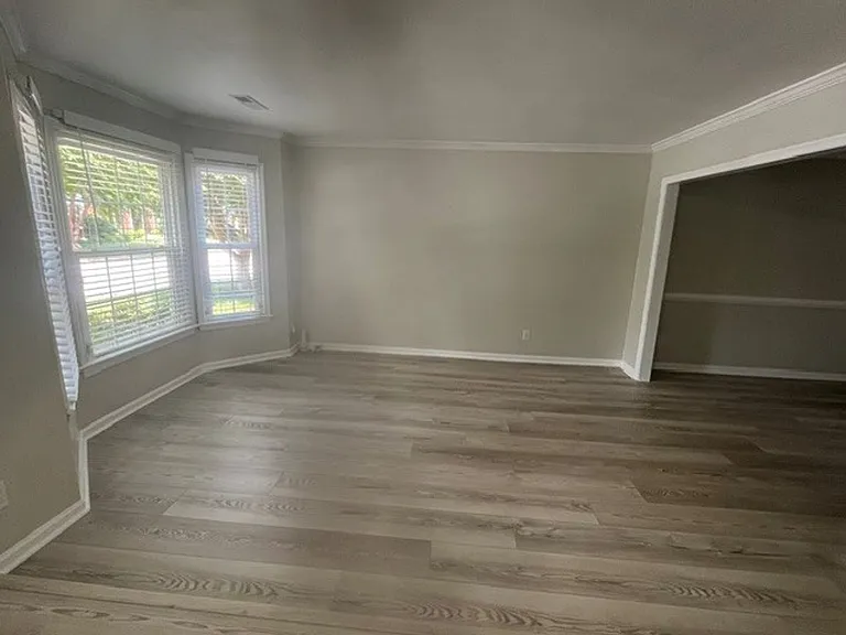1002 Colonial Meadows Way — Photo 3