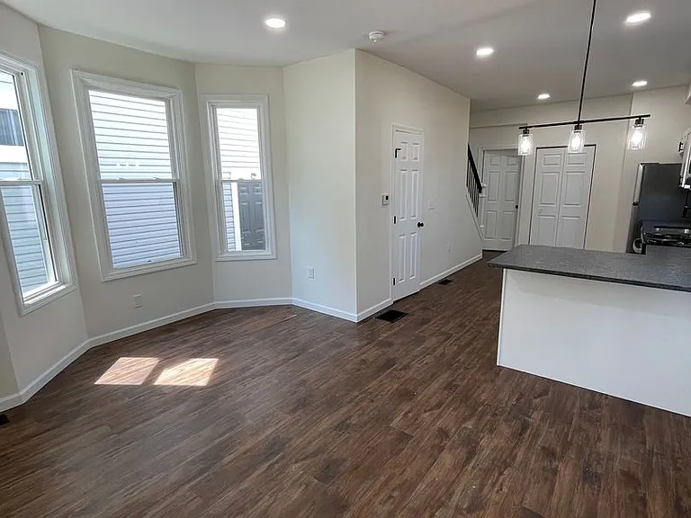 180 E Morrill Ave — Photo 3