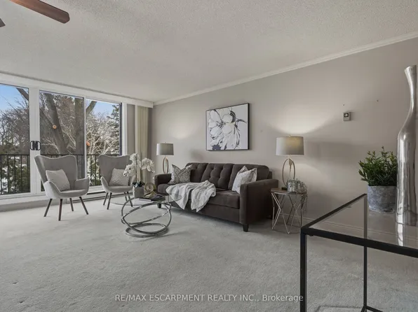 150 Wilson St W #306, Hamilton, ON L9G 4E7