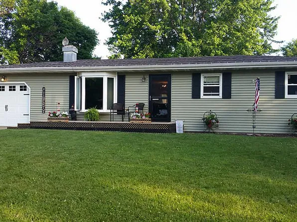 10 Holly Dr, Clinton, IL 61727