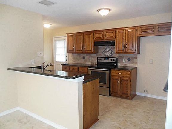 5th image of 626 Stoneybrook Dr